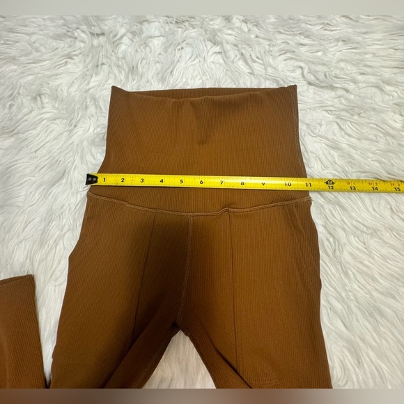 OFFLINE BY AERIE REAL ME HIGH
WAISTED CROSSOVER FLARE
LEGGING Size Small - Picture 11 of 11